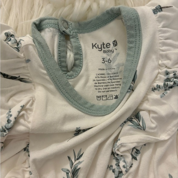 Kyte Baby Bubble Romper in Eucalyptus 3-6 months - Picture 2 of 3